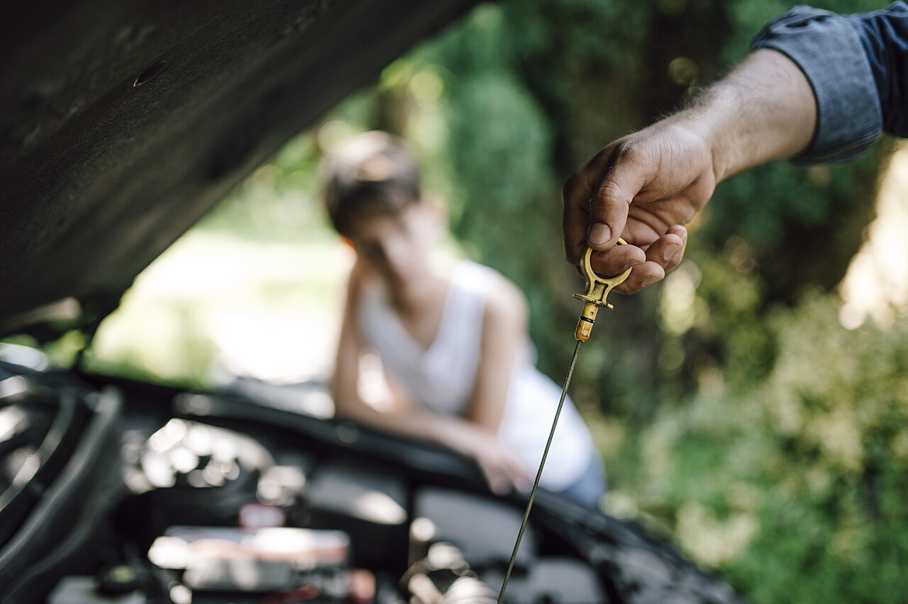 El aceite del motor: cuándo cambiarlo y cómo comprobar el nivel